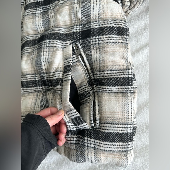 American Eagle Puffer Coat - Picture 3 of 9